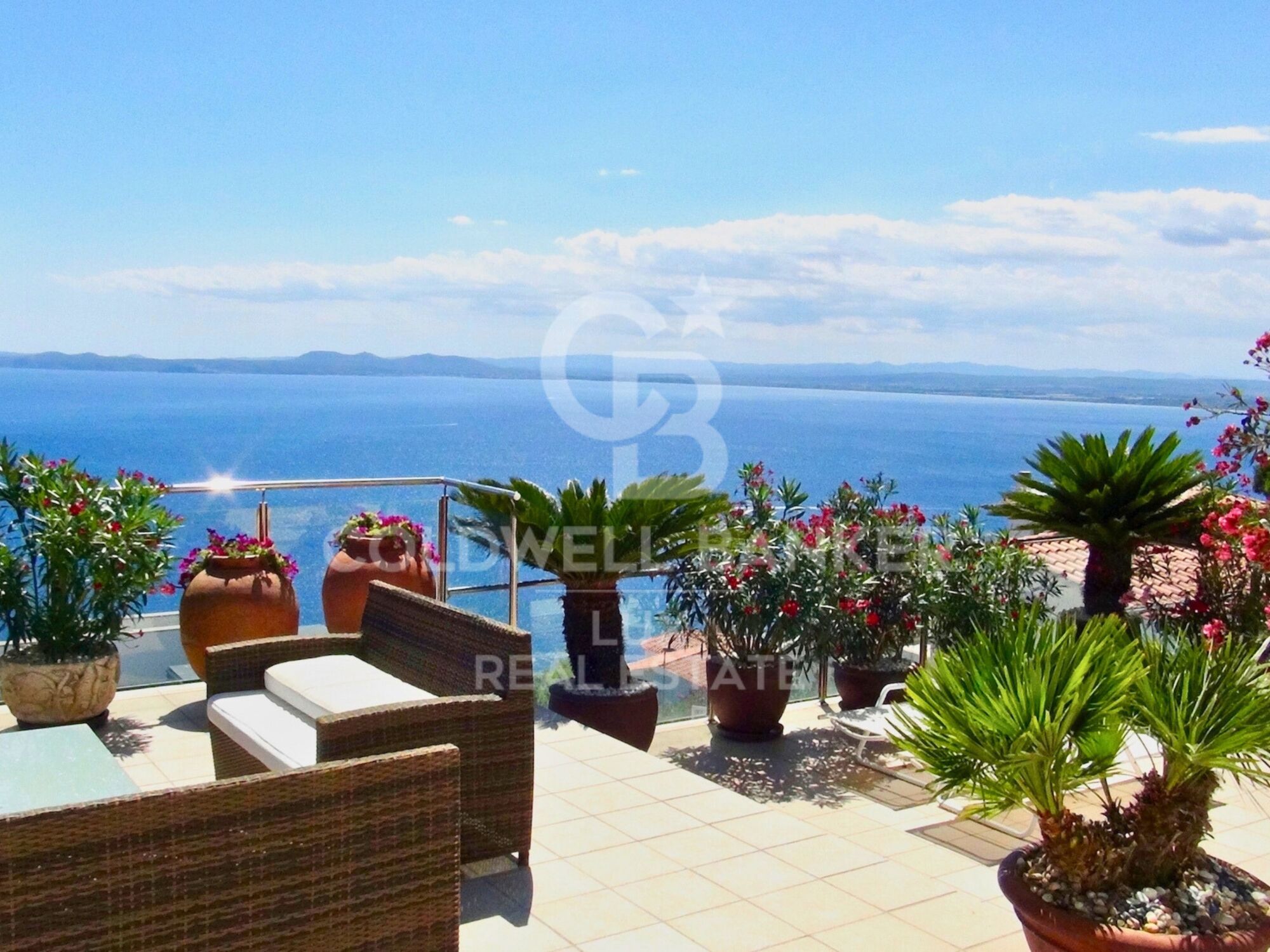 Villa avec magnifique vue unique et exceptionnelle sur la Baie de Roses