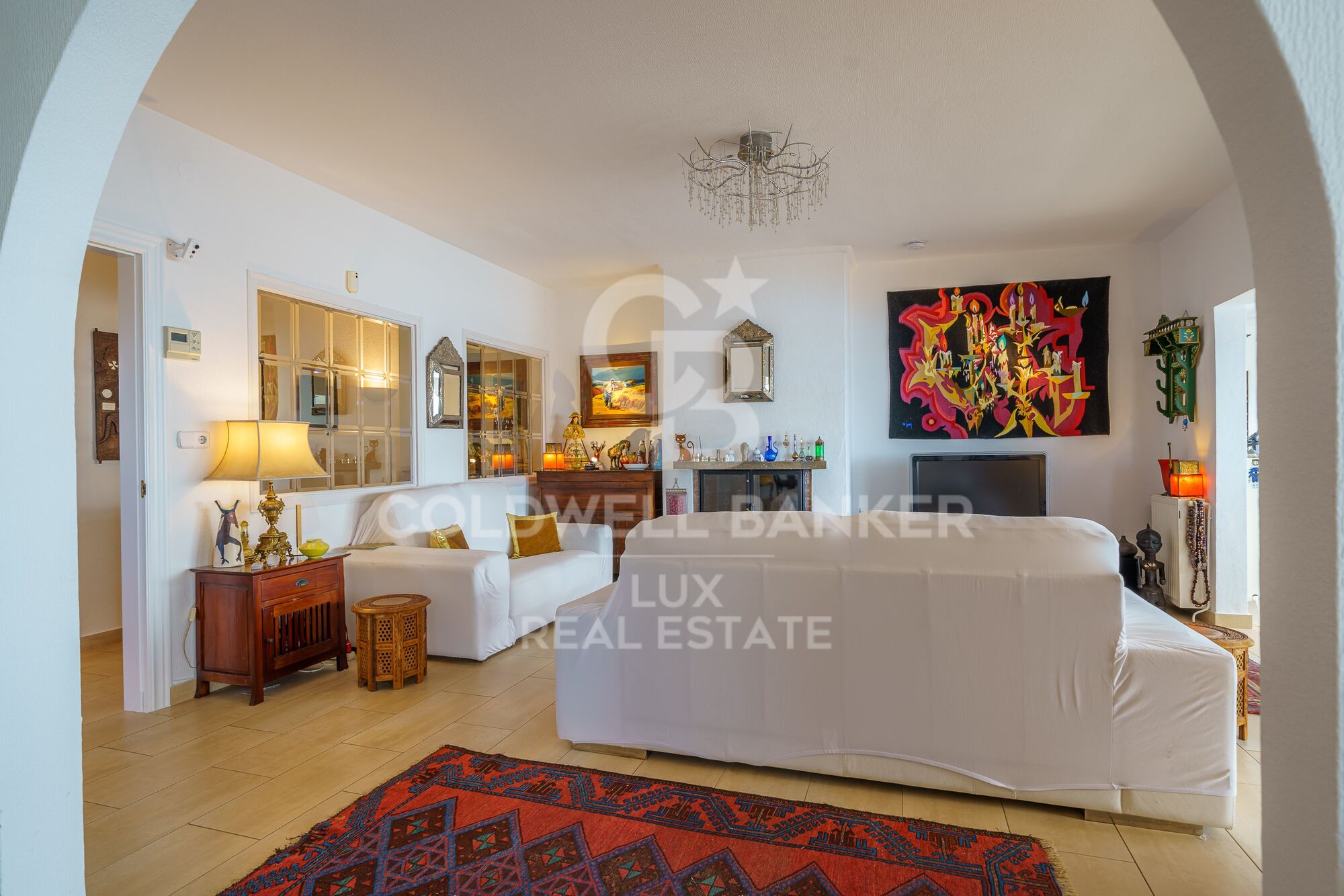 Villa with magnificent and unique view on the heights of Roses