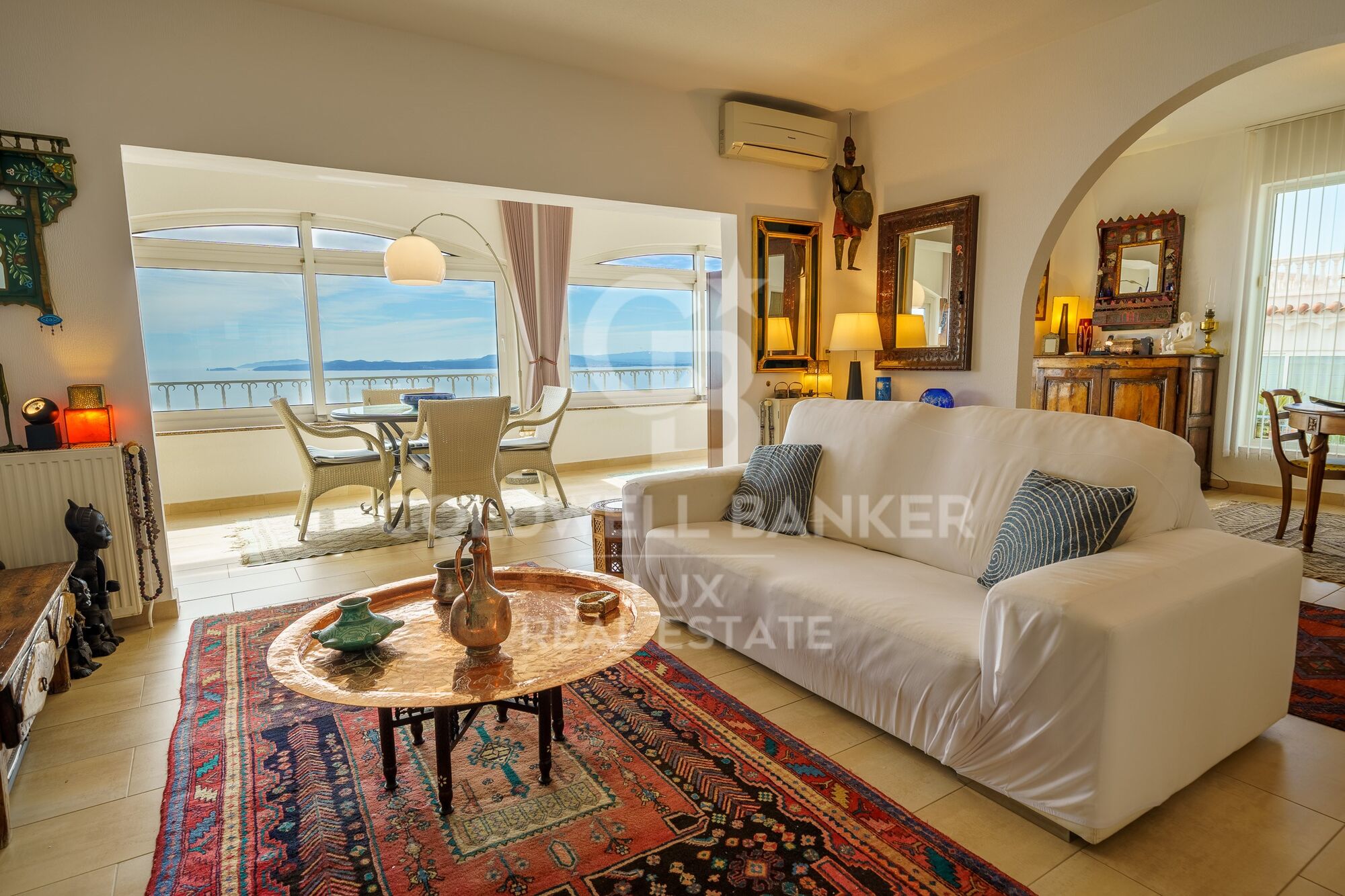 Villa avec magnifique vue unique et exceptionnelle sur la Baie de Roses