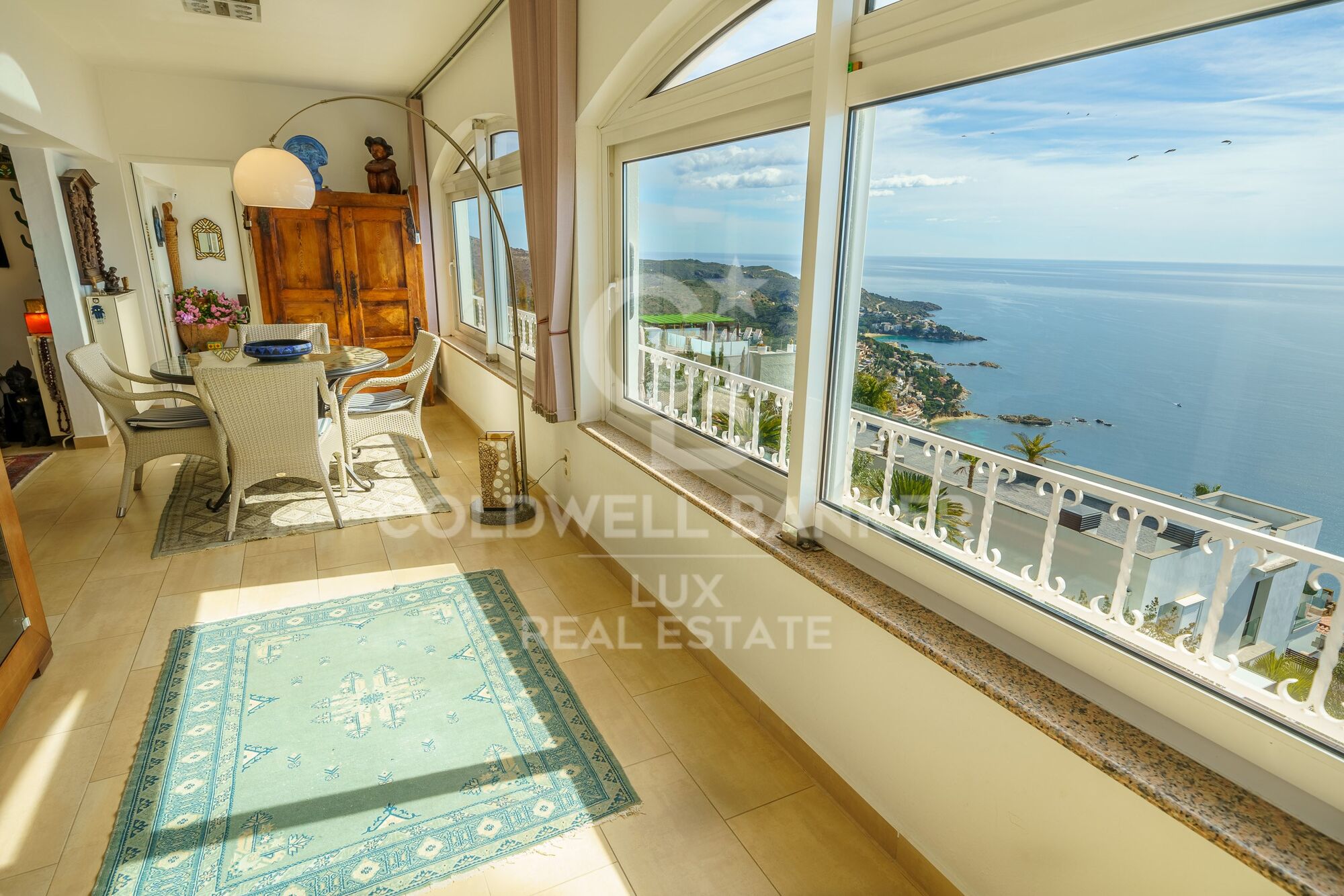 Villa con magnífica y única vista sobre la Bahia de Roses
