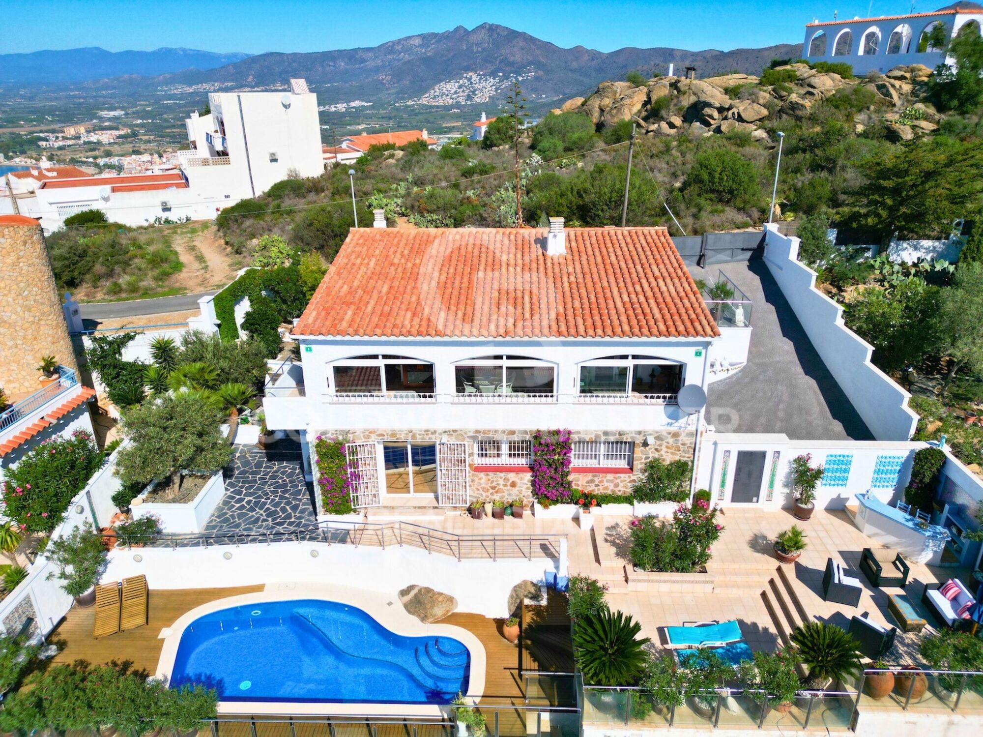 Villa avec magnifique vue unique et exceptionnelle sur la Baie de Roses