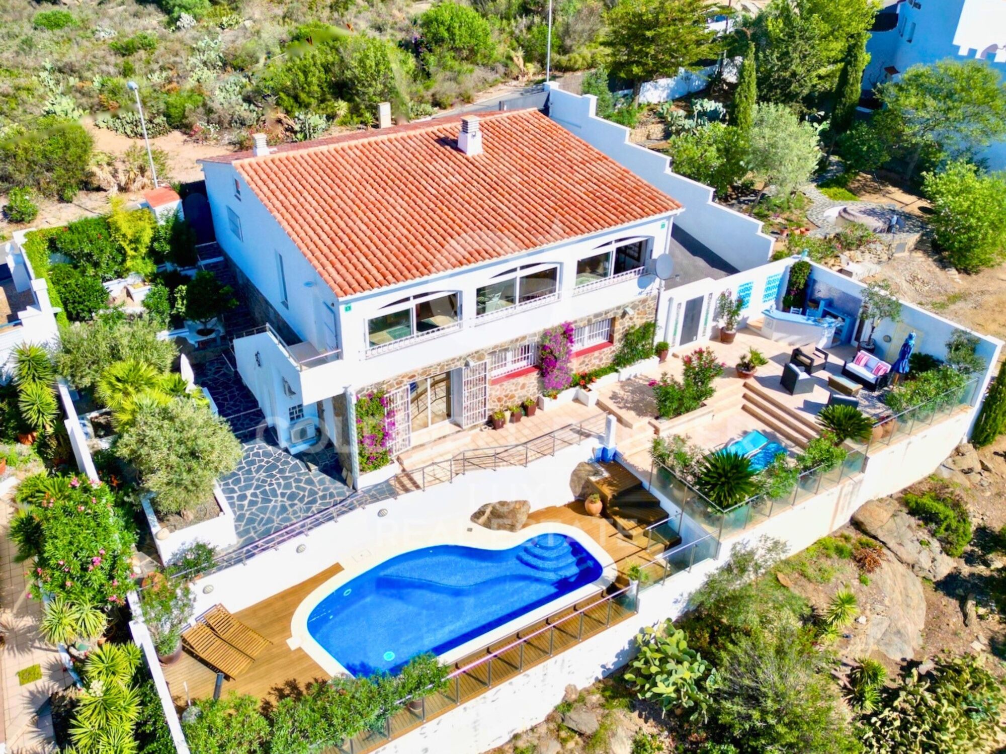 Villa mit wunderschönem, einzigartigem und außergewöhnlichem Blick auf die Anhöhen von Roses