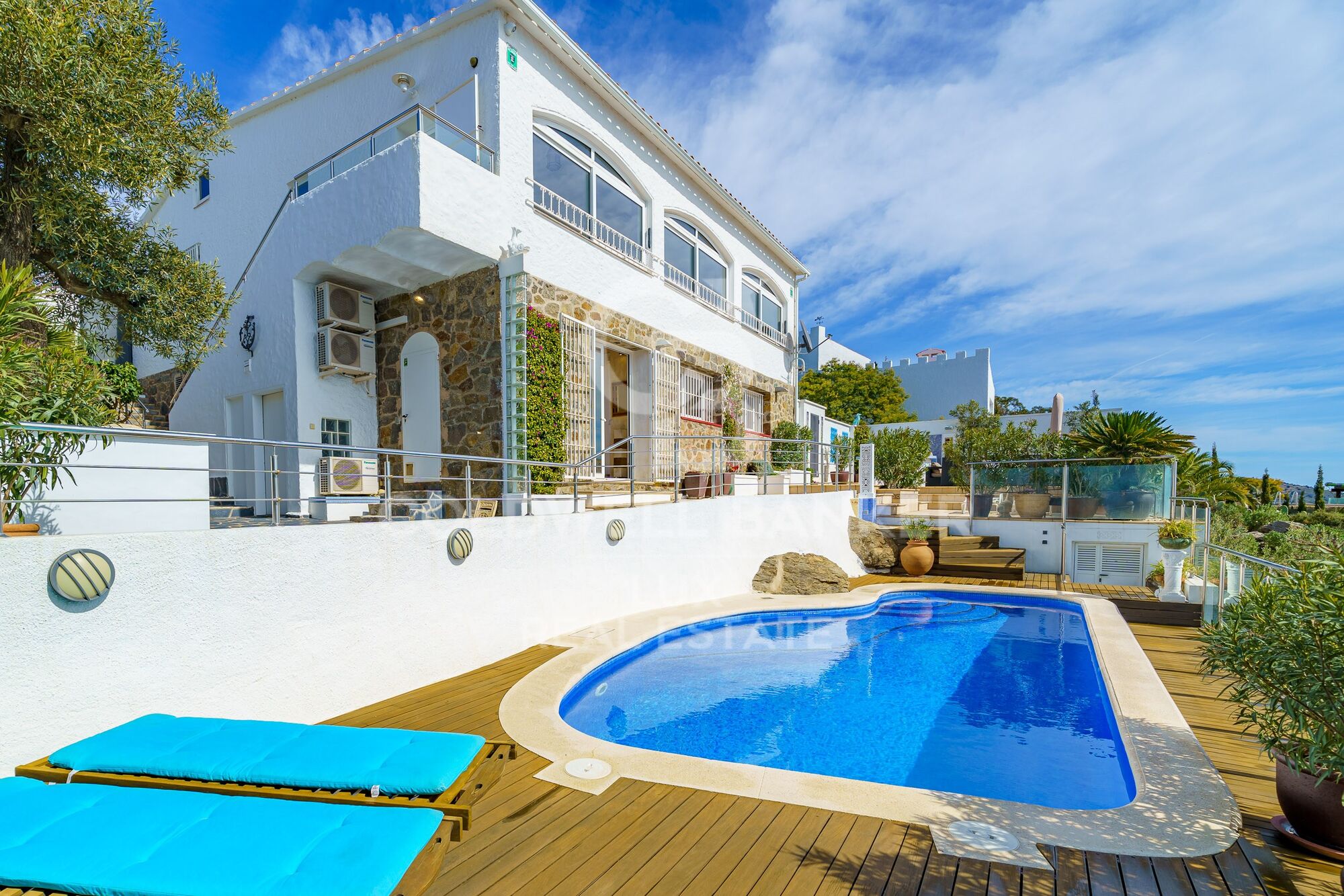 Villa con magnífica y única vista sobre la Bahia de Roses