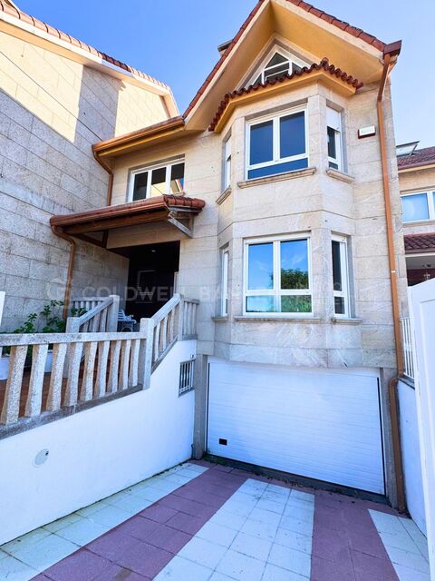 Exclusivo chalet adosado en Canido, a 2 minutos de la playa y con jardín privado