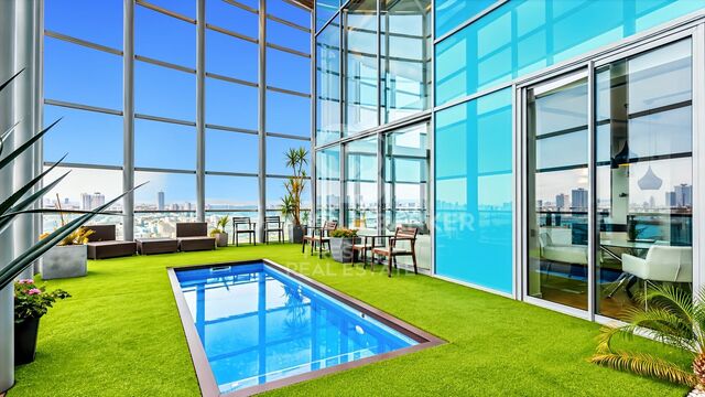 Ático dúplex con piscina privada en la planta 25 de Illa del Mar, Diagonal Mar