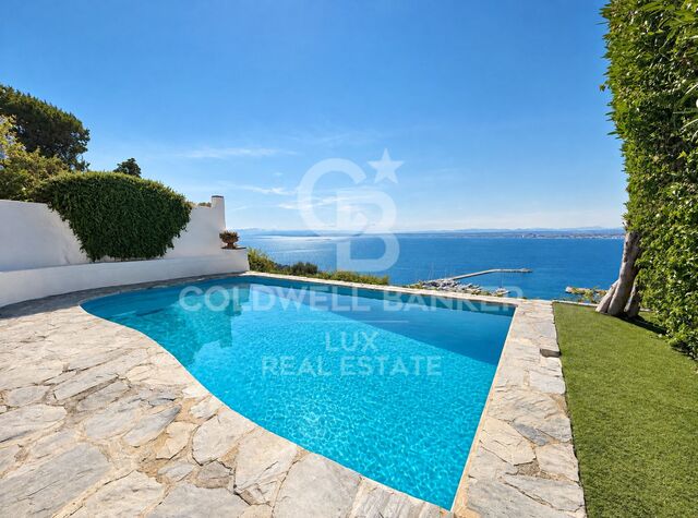 Villa con piscina privada, estudio independiente y vistas al mar en Roses