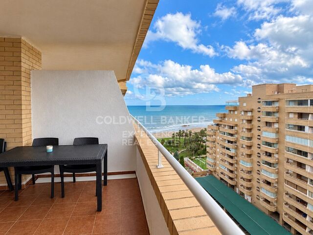 Apartment with terrace and sea views on the beachfront in Oropesa del Mar