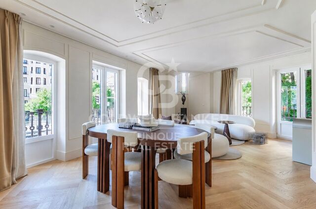 Exclusiva vivienda con ocho balcones en la emblemática Calle de Alcalá