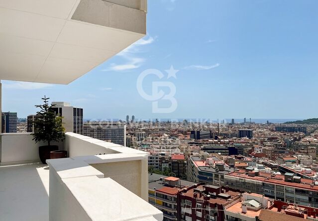 Spacious flat for rent with sea and city views