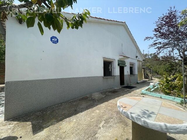 Charming house for sale in Baixador de Vallvidrera with garden, very well connected