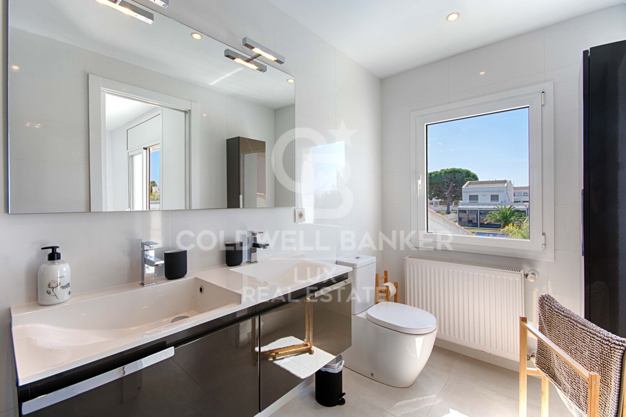 Maison au canal avec 12,5m d'amarre, exposition sud