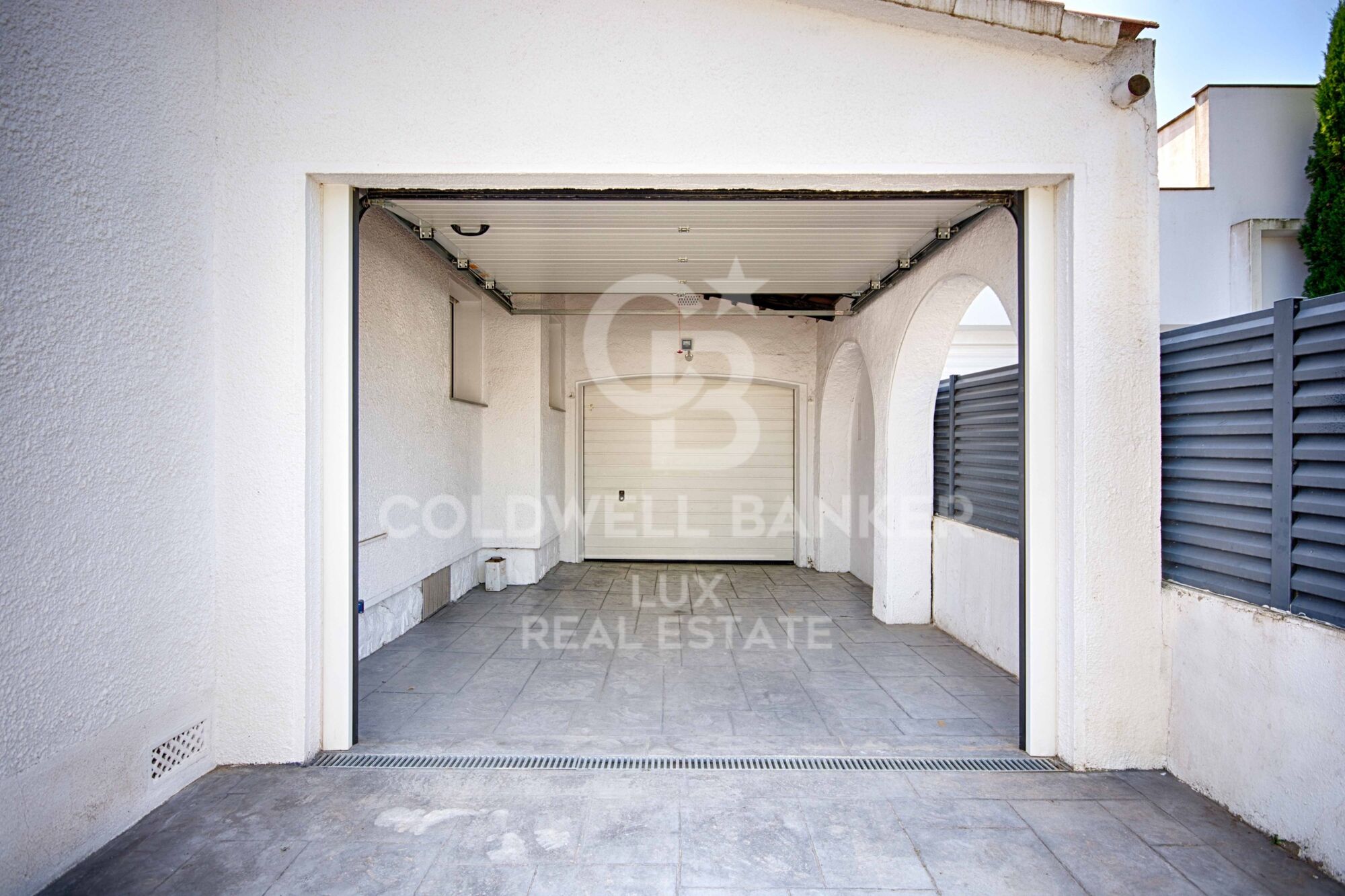 House at the canal with 12.5m mooring, south facing