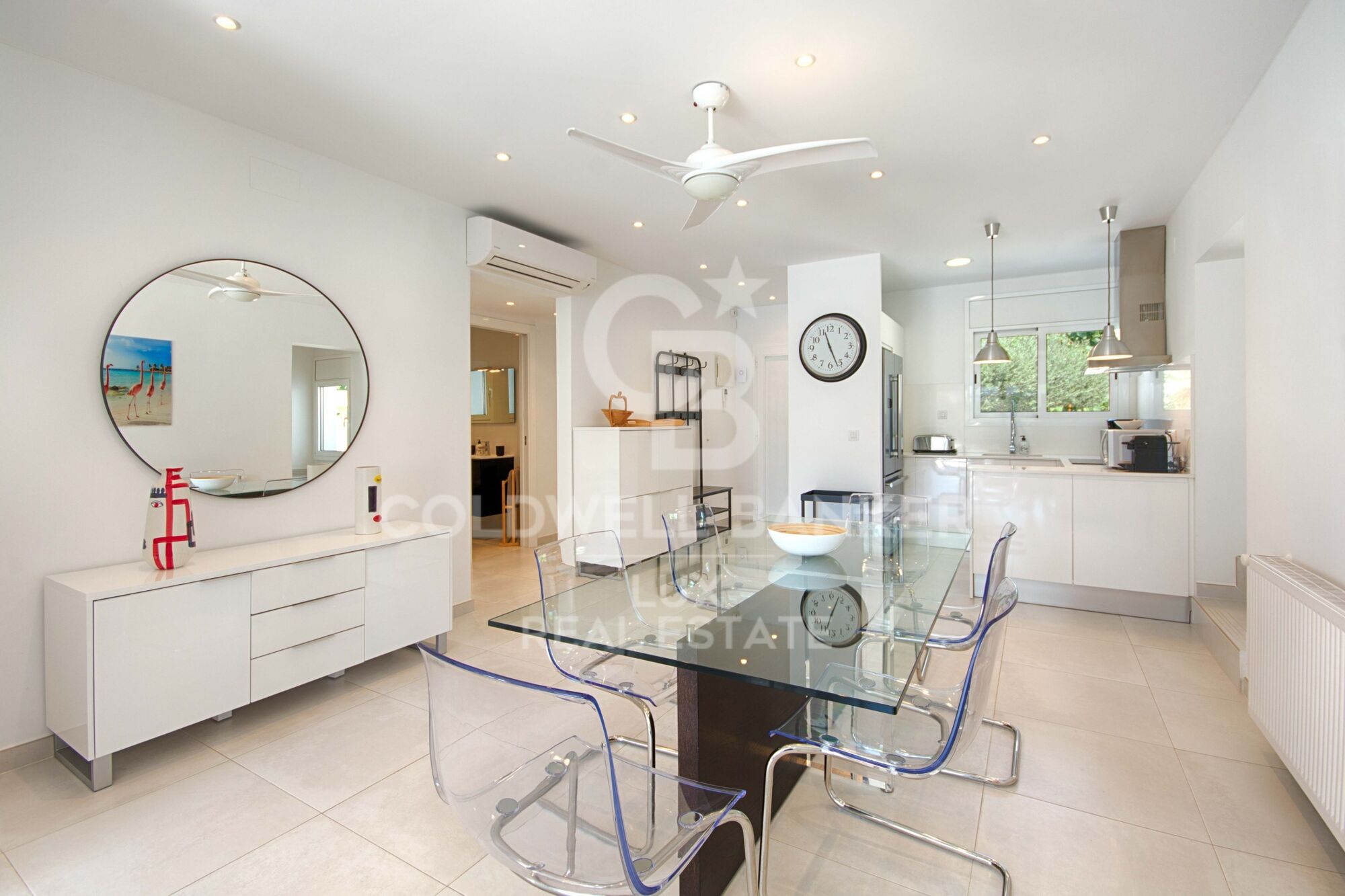 House at the canal with 12.5m mooring, south facing