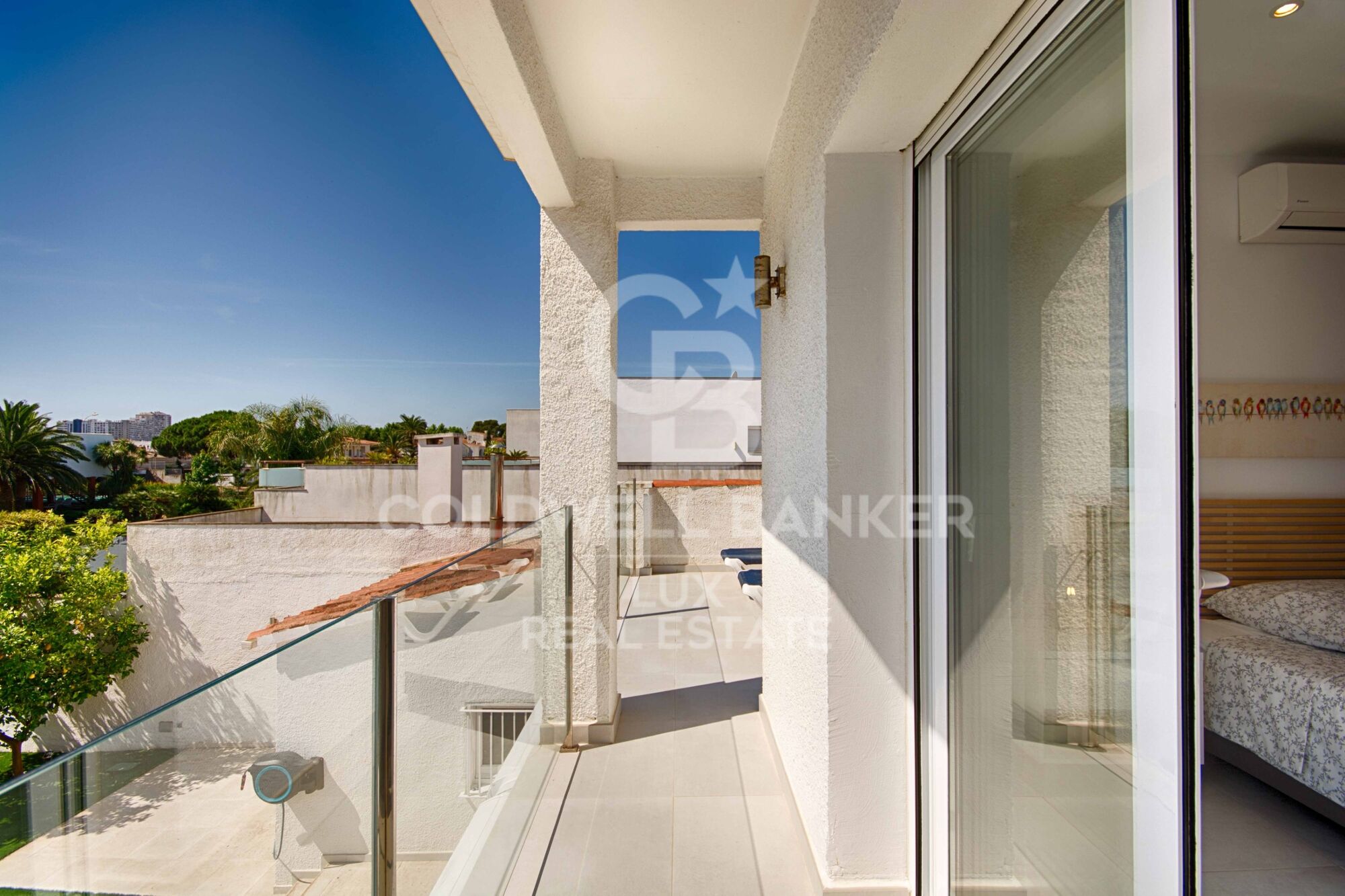 House at the canal with 12.5m mooring, south facing