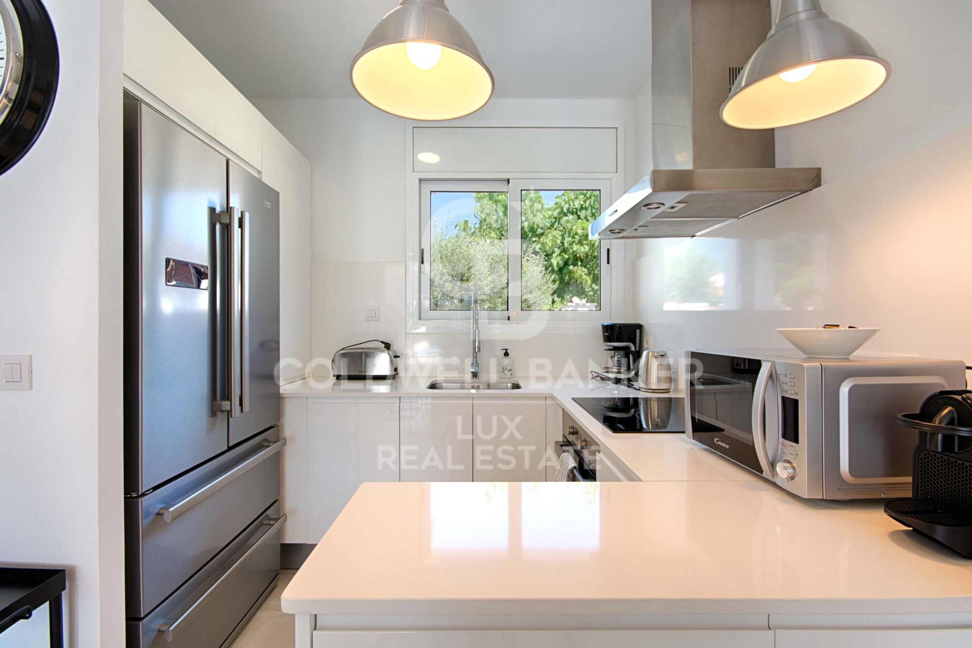 House at the canal with 12.5m mooring, south facing