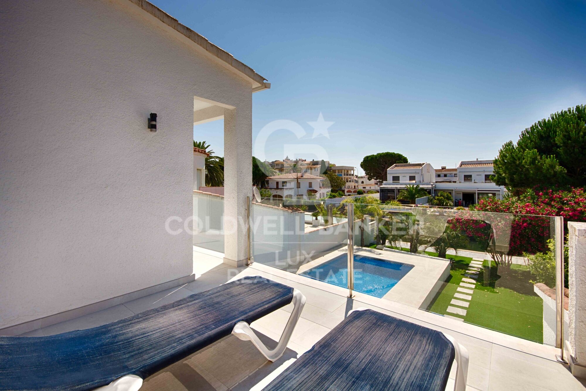 House at the canal with 12.5m mooring, south facing