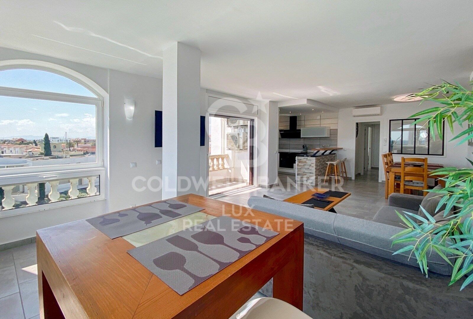 Exklusive Wohnung mit Bootsanlegestelle und Blick auf den Golf von Roses in Empuriabrava