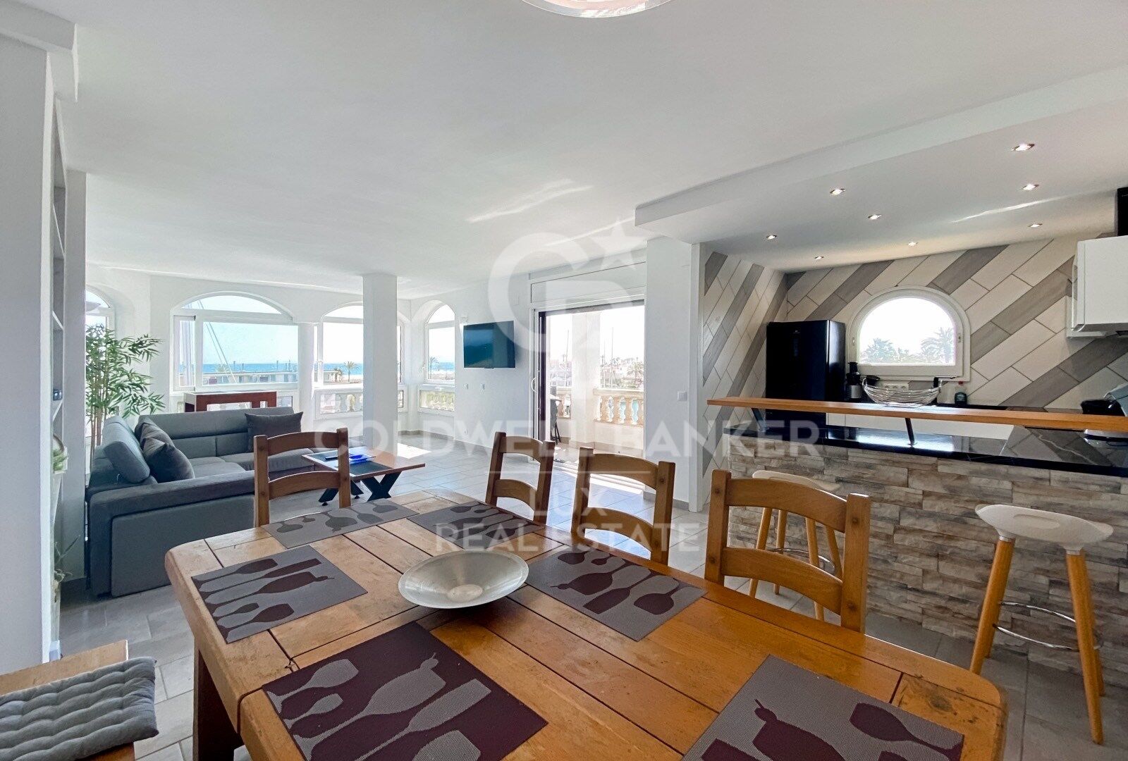 Exklusive Wohnung mit Bootsanlegestelle und Blick auf den Golf von Roses in Empuriabrava