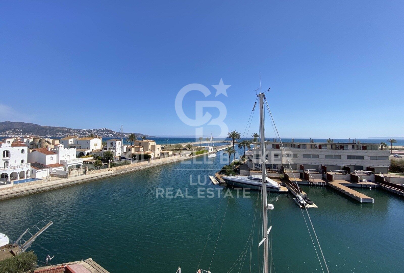 Exklusive Wohnung mit Bootsanlegestelle und Blick auf den Golf von Roses in Empuriabrava