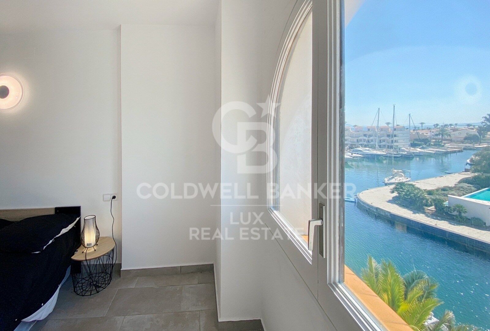 Exklusive Wohnung mit Bootsanlegestelle und Blick auf den Golf von Roses in Empuriabrava