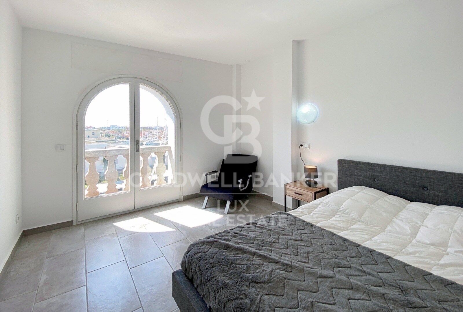 Exklusive Wohnung mit Bootsanlegestelle und Blick auf den Golf von Roses in Empuriabrava