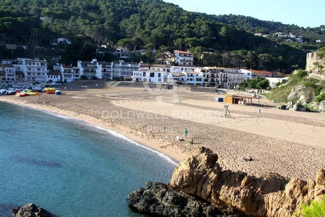 Authentic fishermen's house in project with panoramic sea views, on Sa Riera beach, Begur