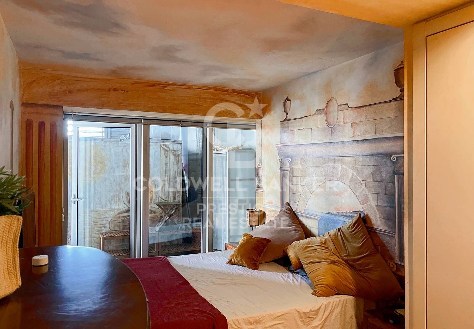 Tourist licensed flat with sea front terrace for sale