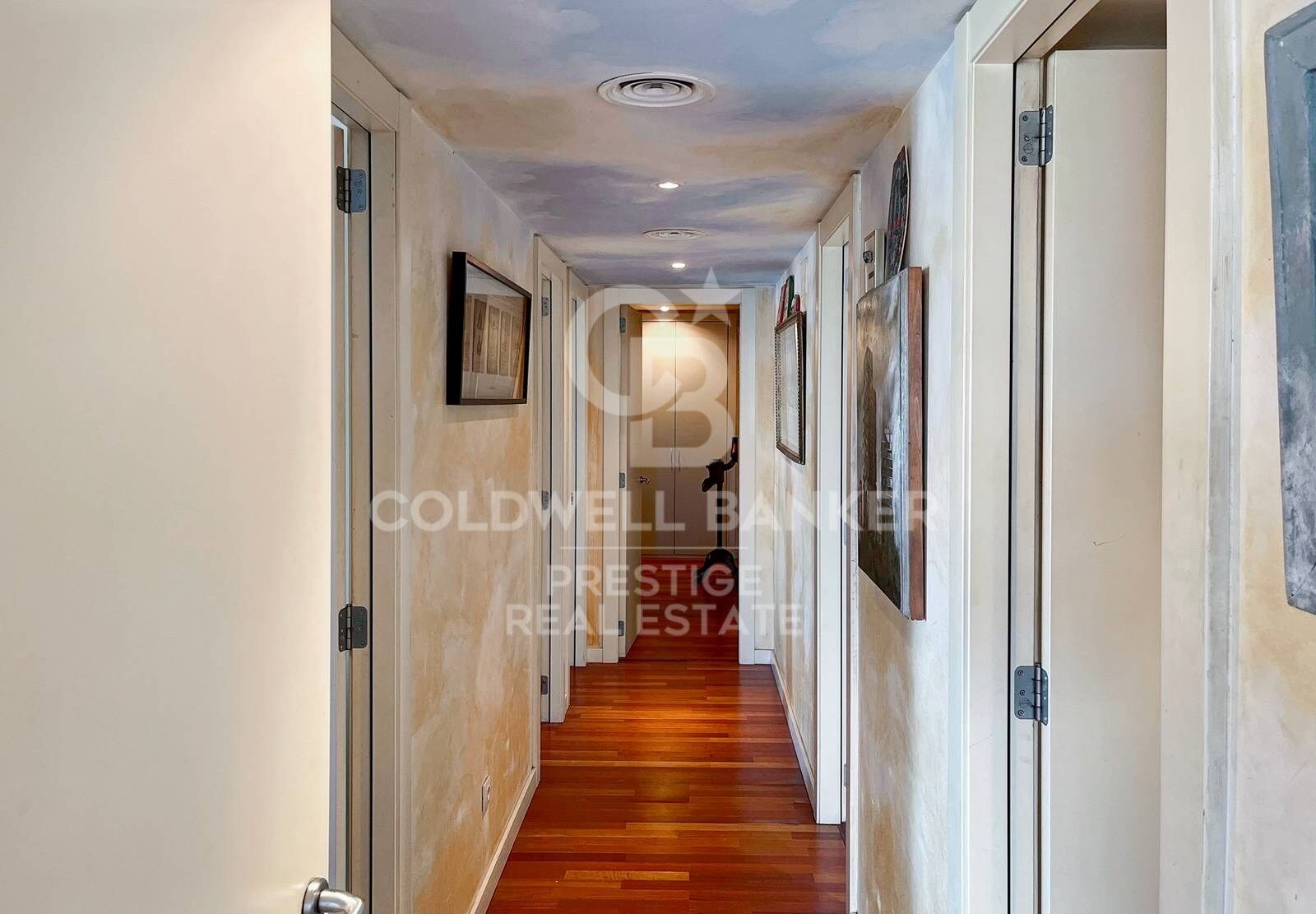 Tourist licensed flat with sea front terrace for sale