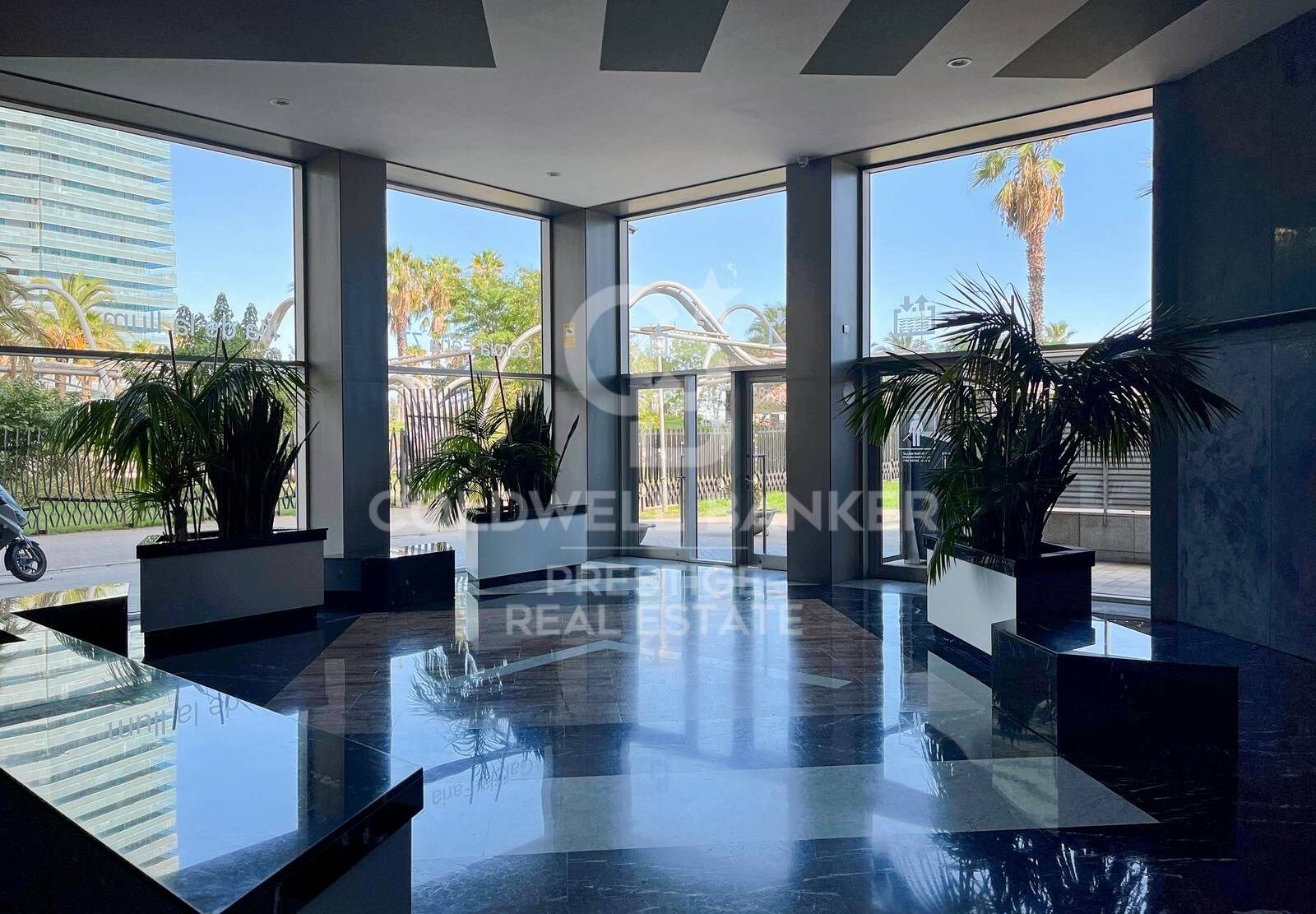 Tourist licensed flat with sea front terrace for sale