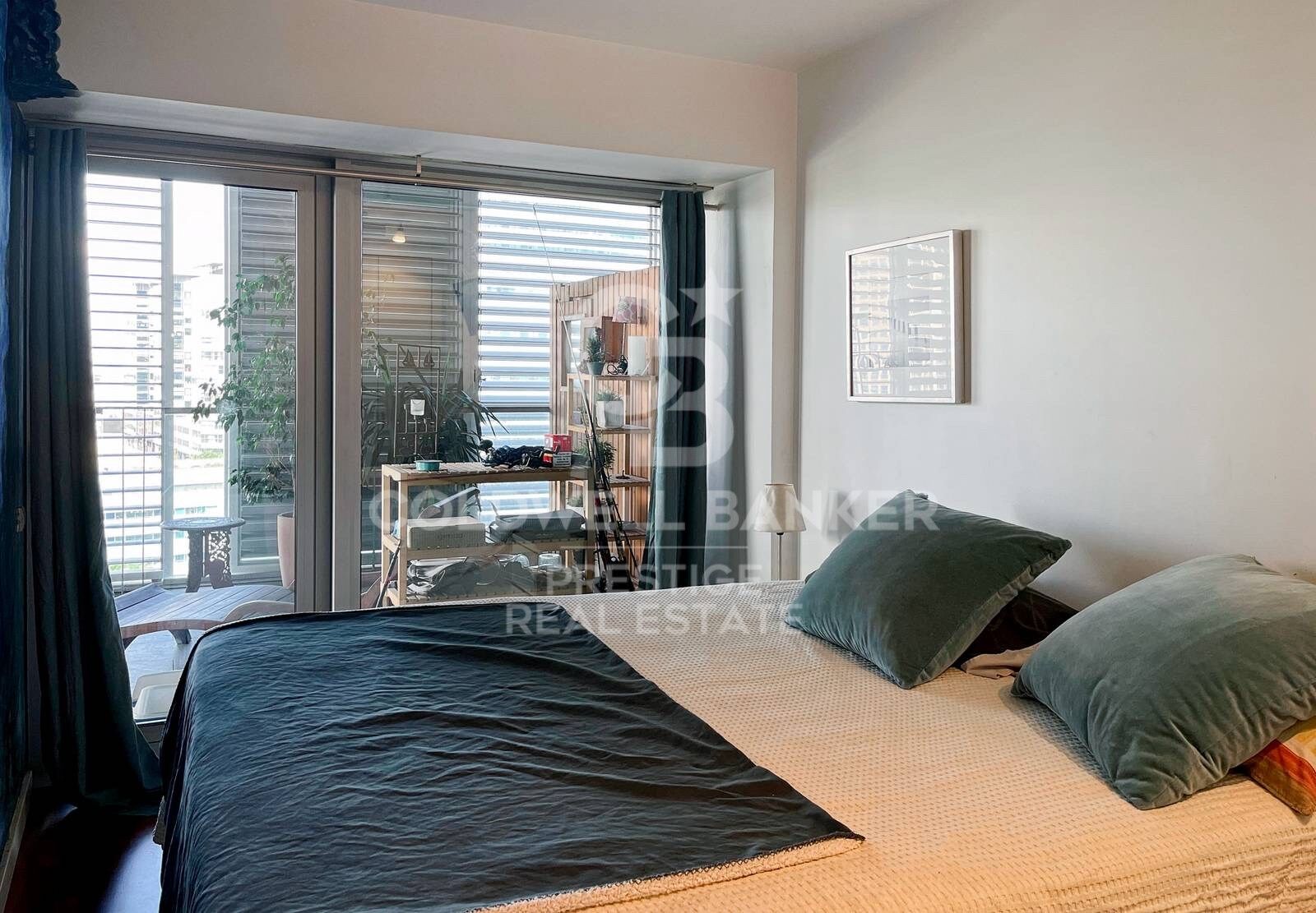Piso con licencia turística con terraza frente al mar en venta