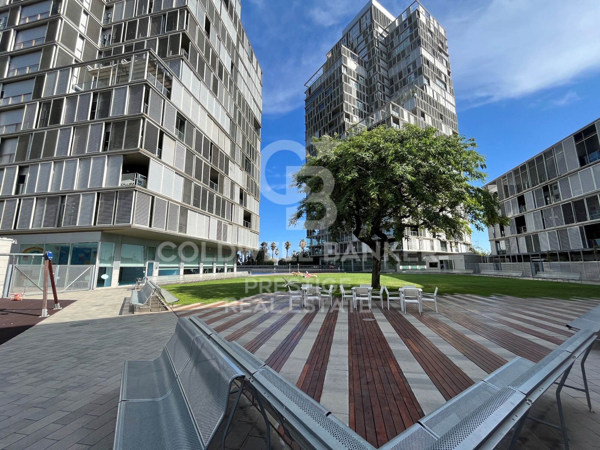 Piso con licencia turística con terraza frente al mar en venta