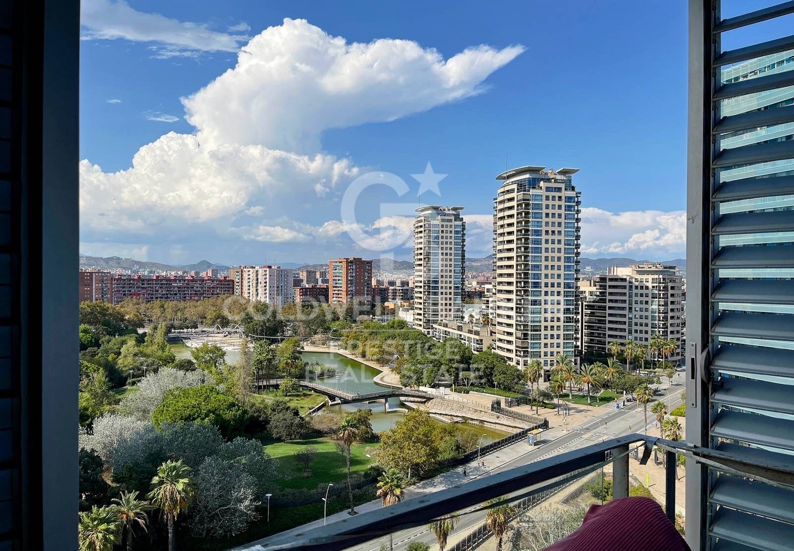 Piso con licencia turística con terraza frente al mar en venta