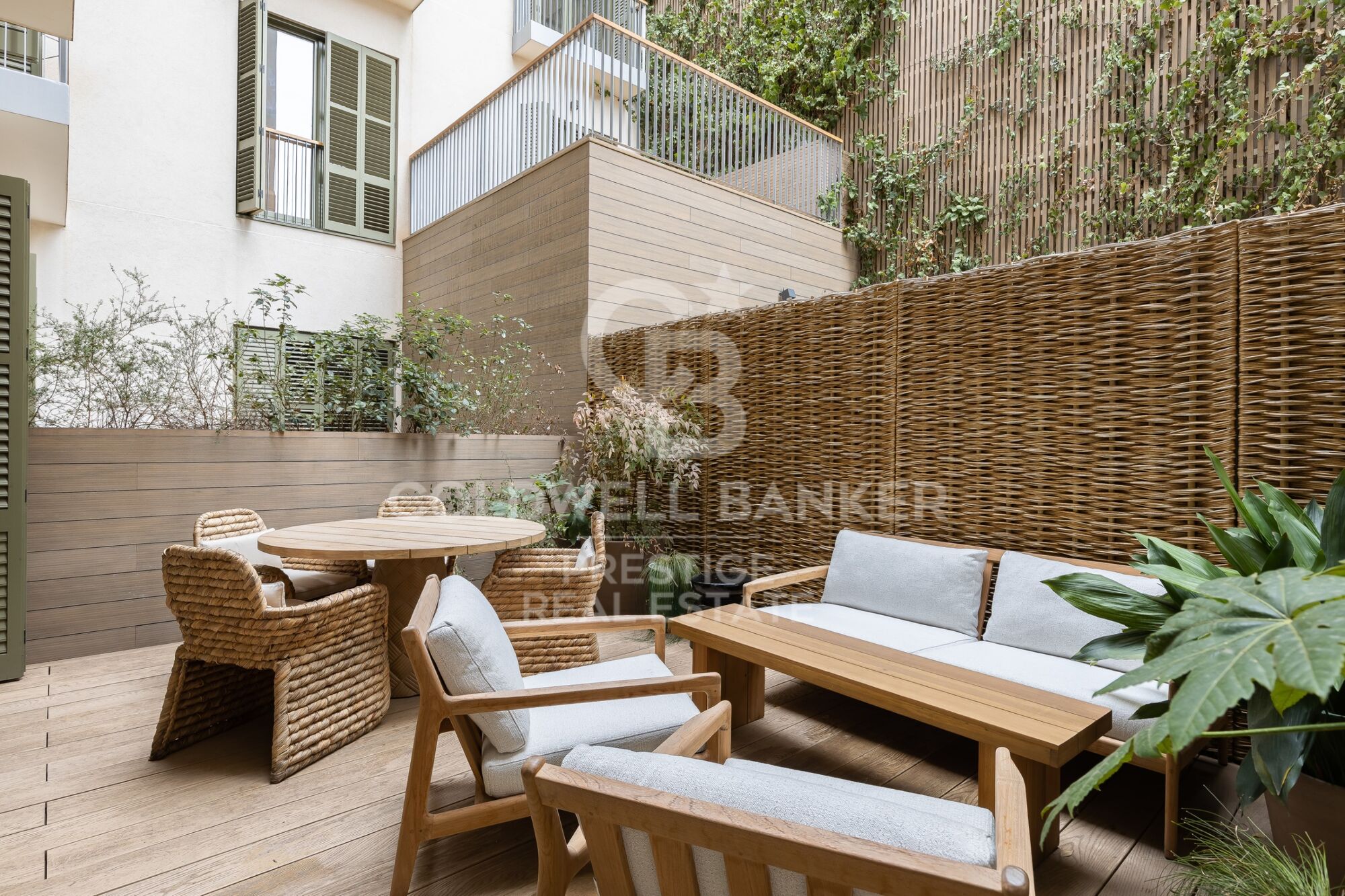 Luxury development with swimming pool in Paseo de Gracia