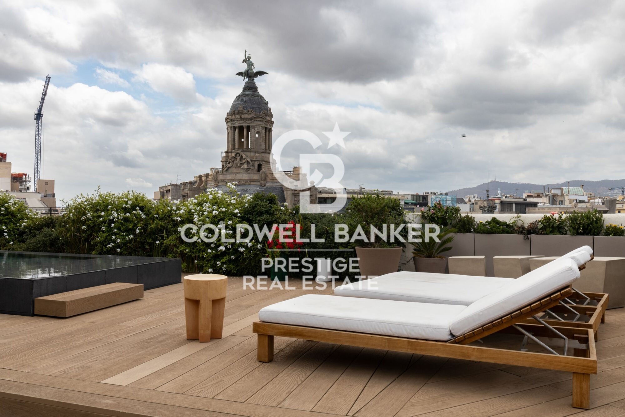 Luxury development with swimming pool in Paseo de Gracia