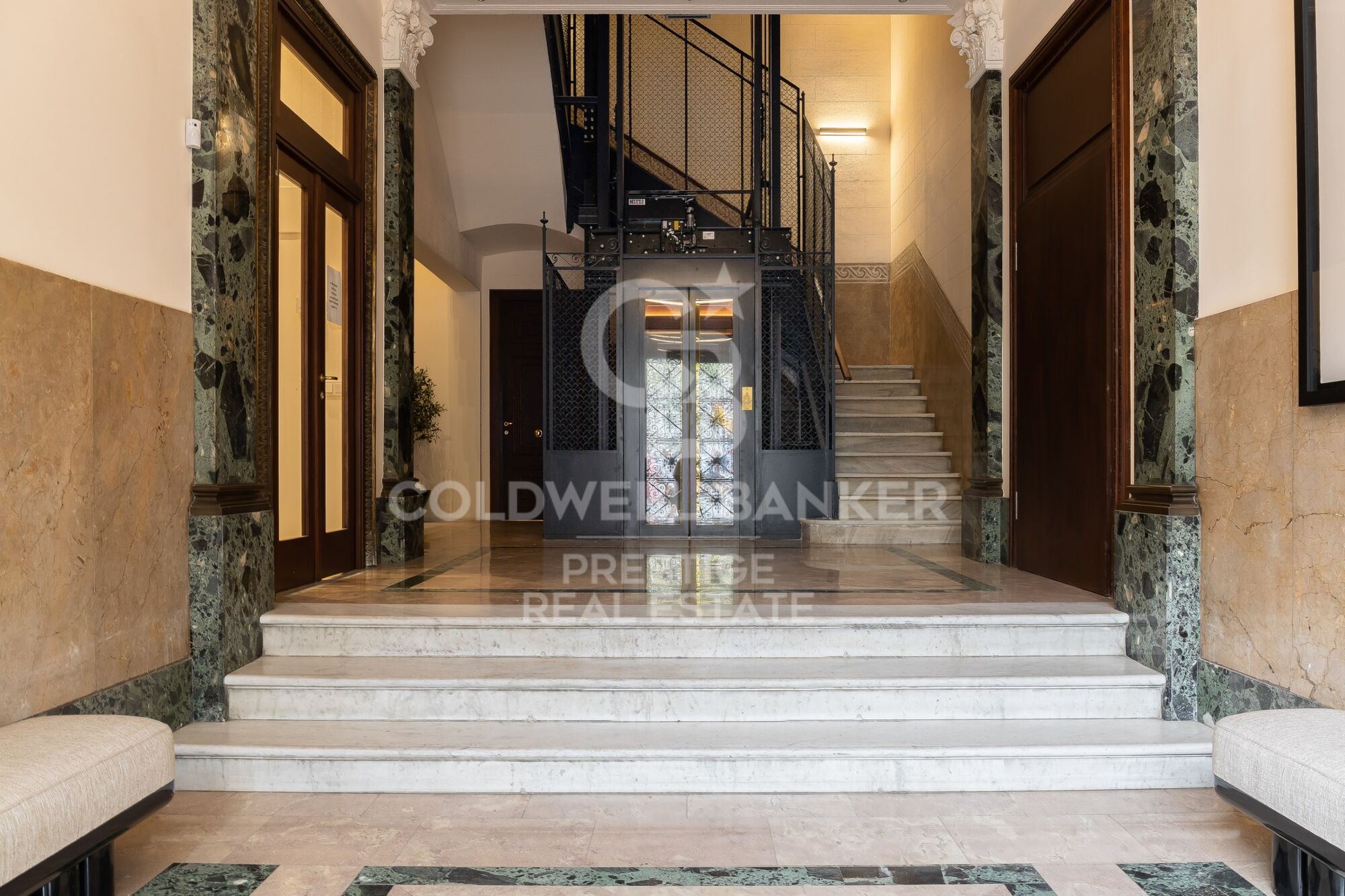 Luxury development with swimming pool in Paseo de Gracia
