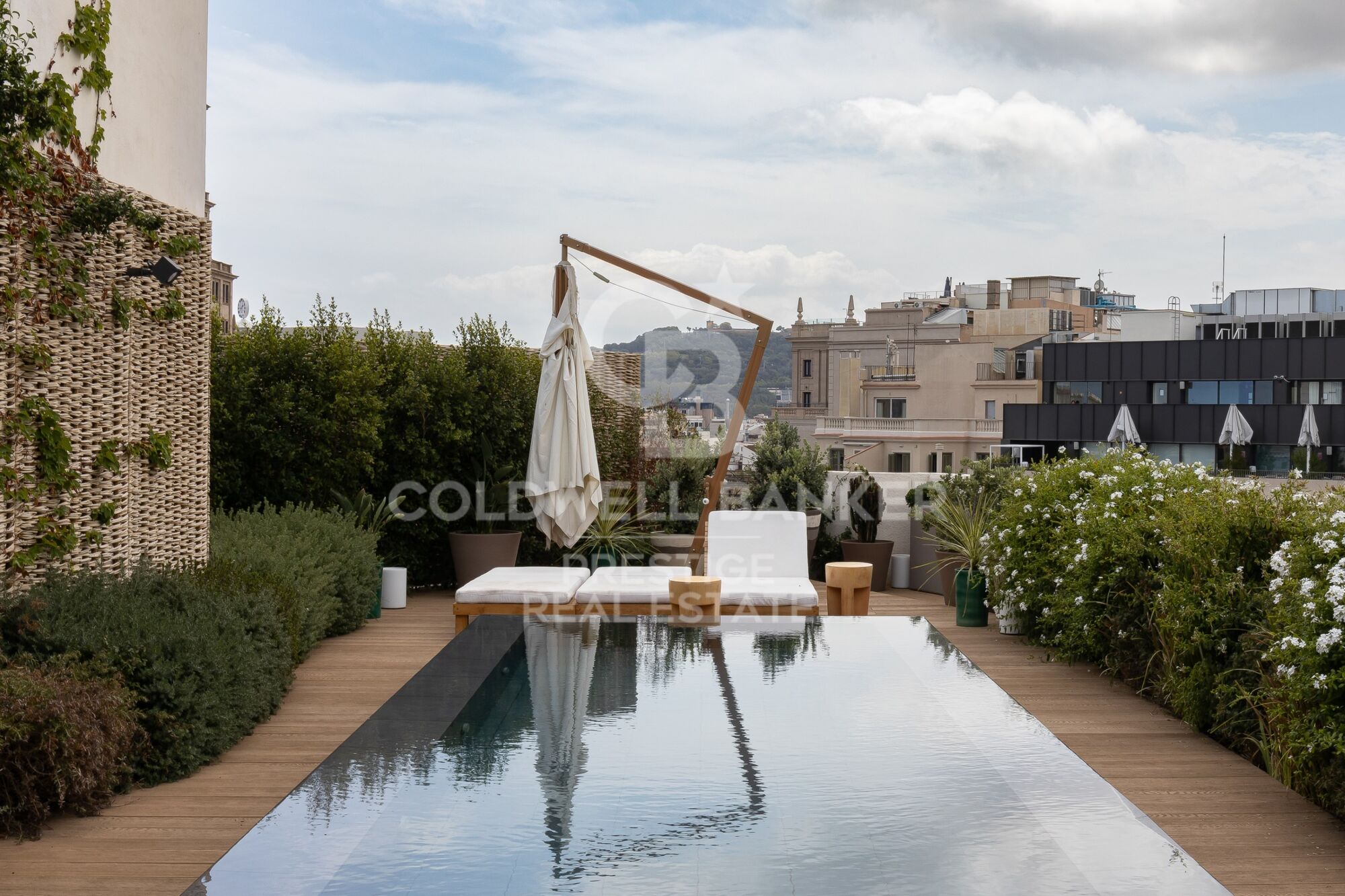 Appartement neufs et piscine à Paseo de Gracia.