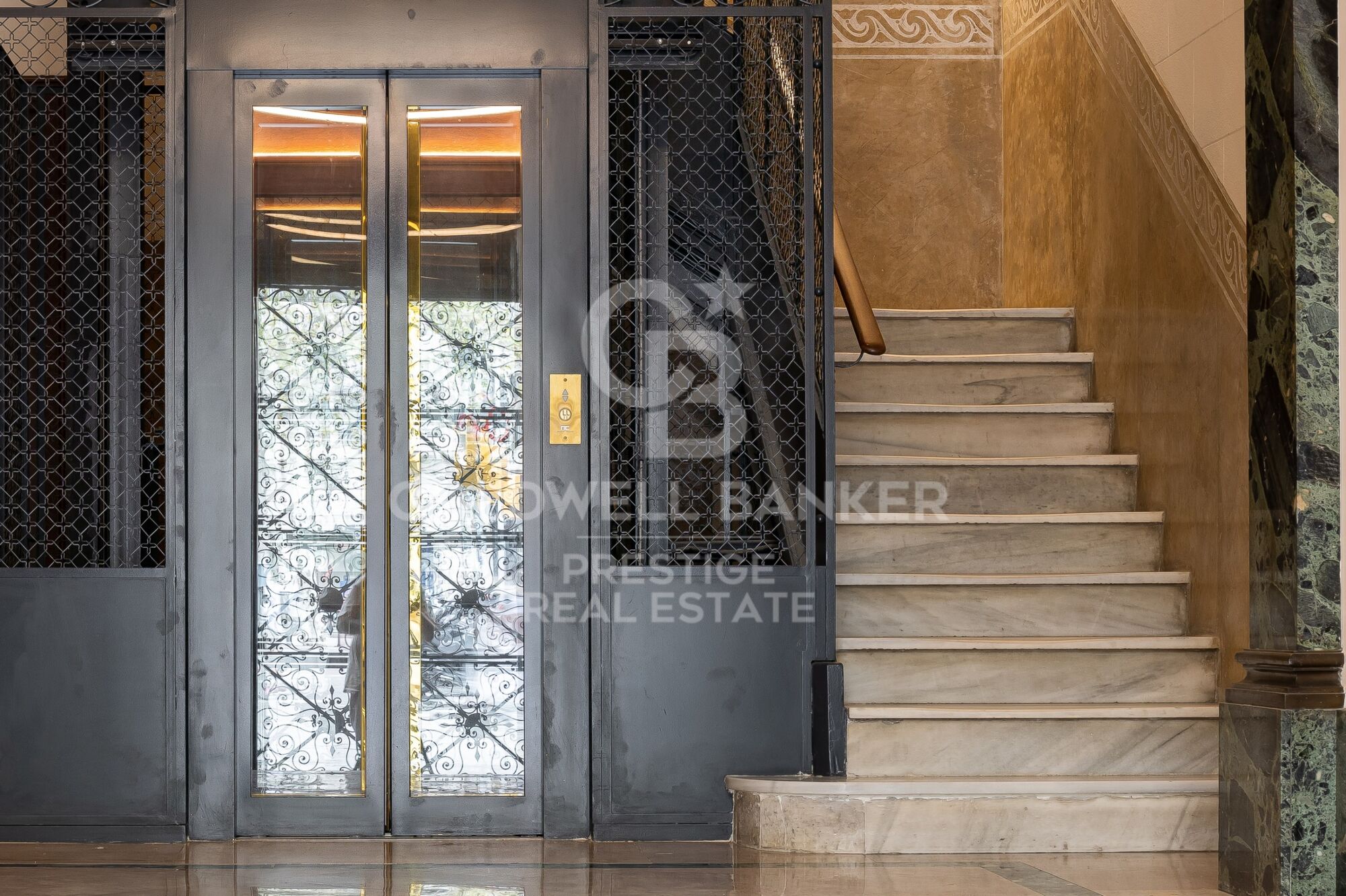 Luxury development with swimming pool in Paseo de Gracia