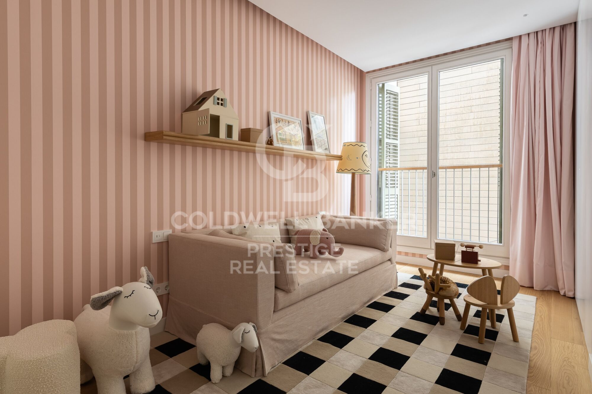 Luxury development with swimming pool in Paseo de Gracia