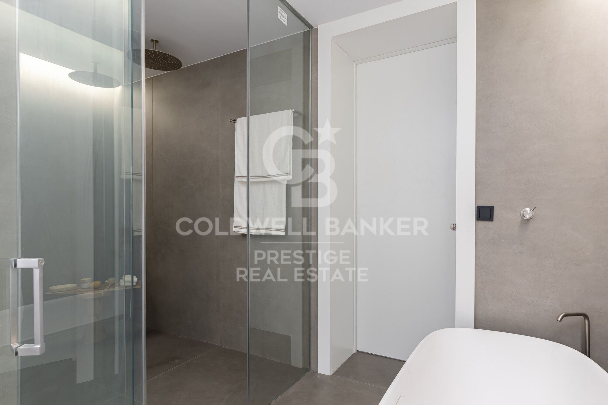 Viviendas exclusivas de obra nueva en venta con mirador y piscina en Paseo de Gracia