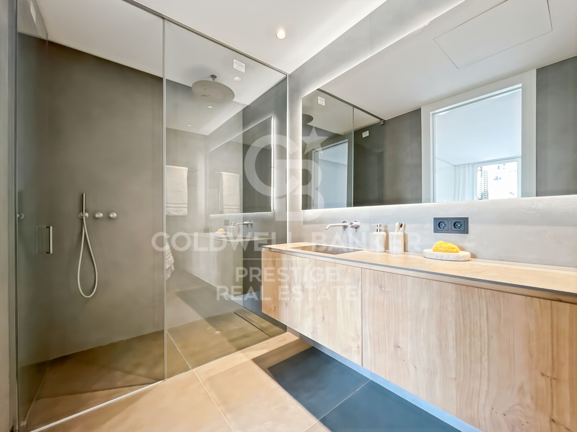 Luxury development with swimming pool in Paseo de Gracia