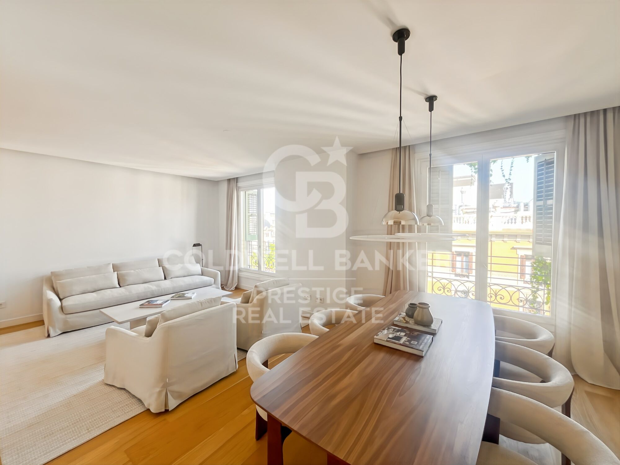Luxury development with swimming pool in Paseo de Gracia