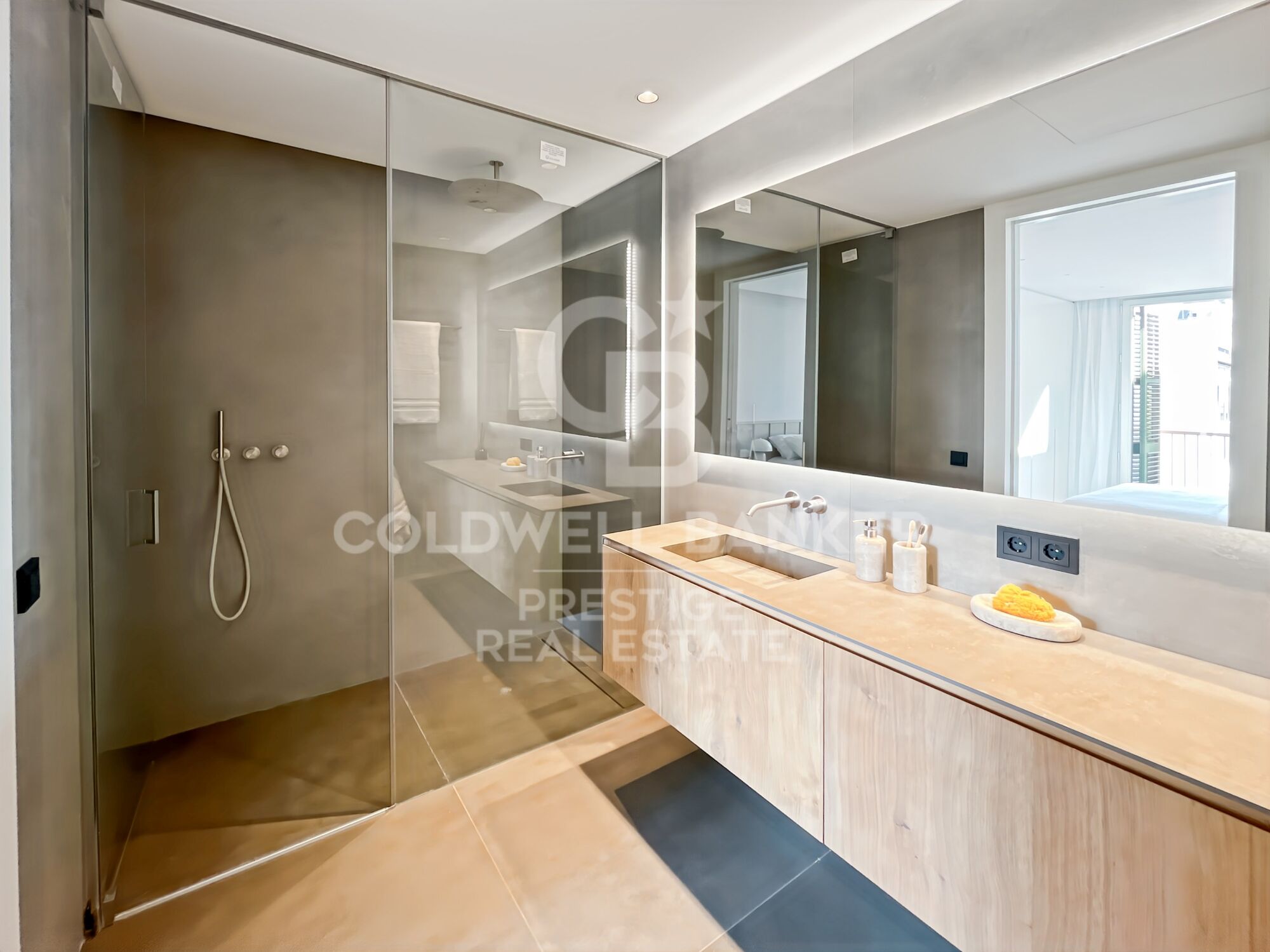 Luxury development with swimming pool in Paseo de Gracia