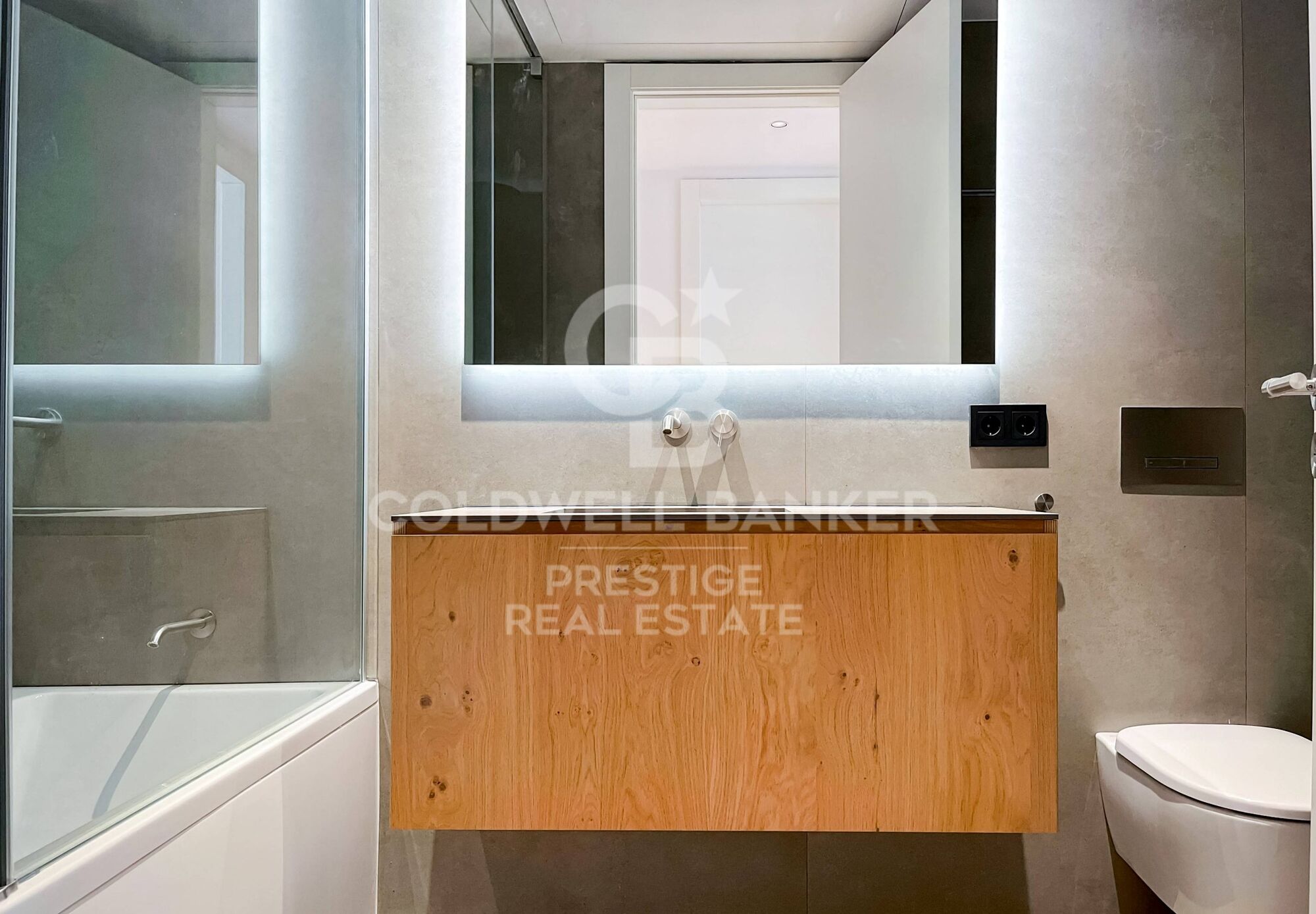 Luxury development with swimming pool in Paseo de Gracia