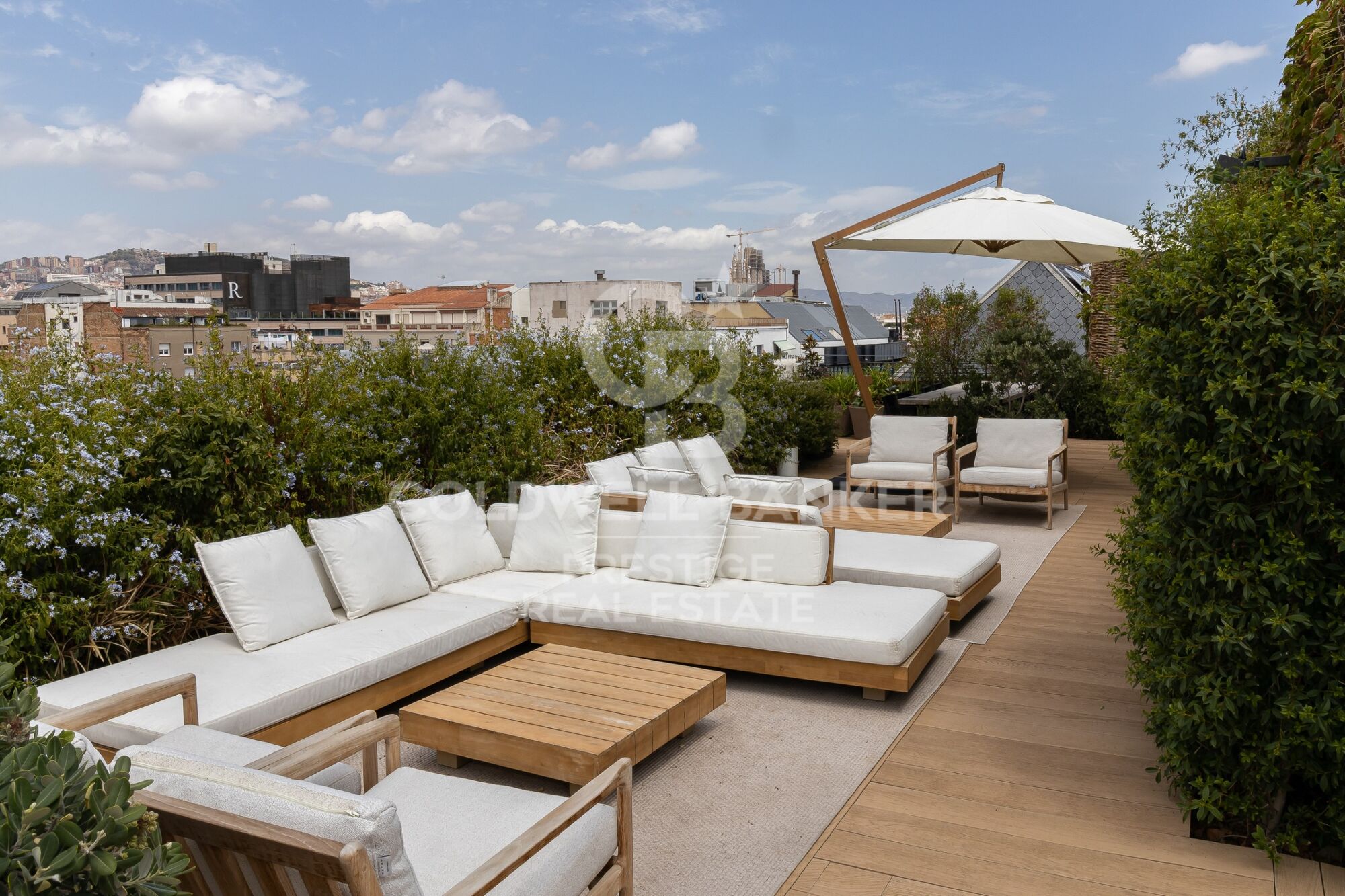 Luxury development with swimming pool in Paseo de Gracia