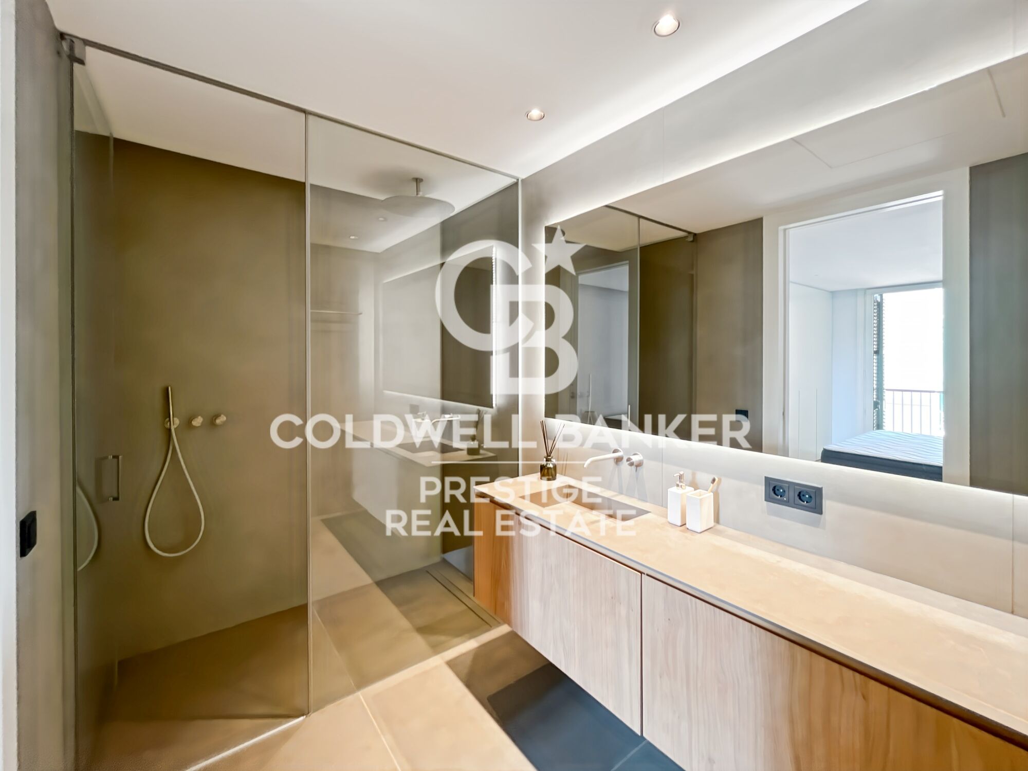 Luxury development with swimming pool in Paseo de Gracia