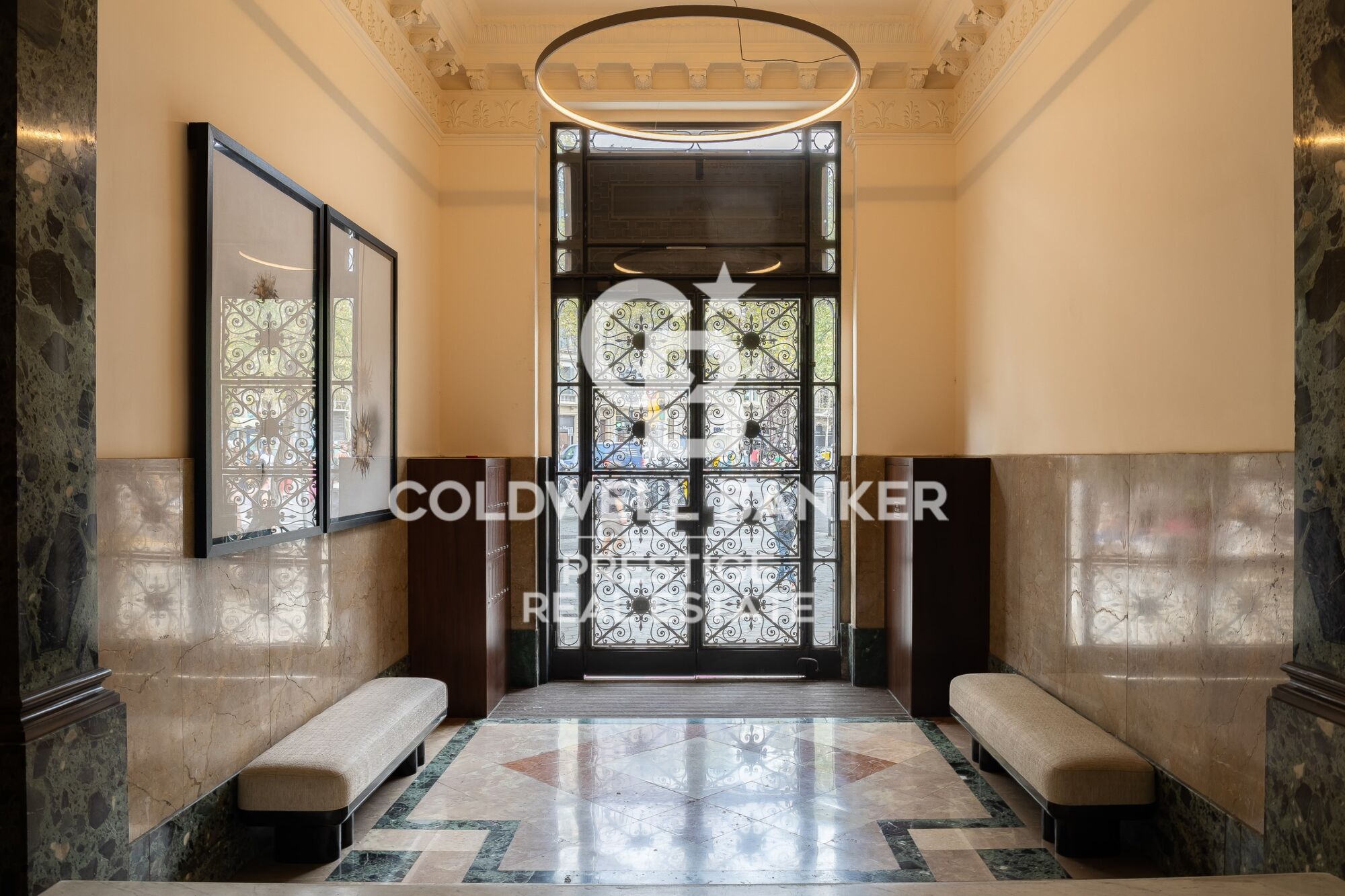 Luxury development with swimming pool in Paseo de Gracia