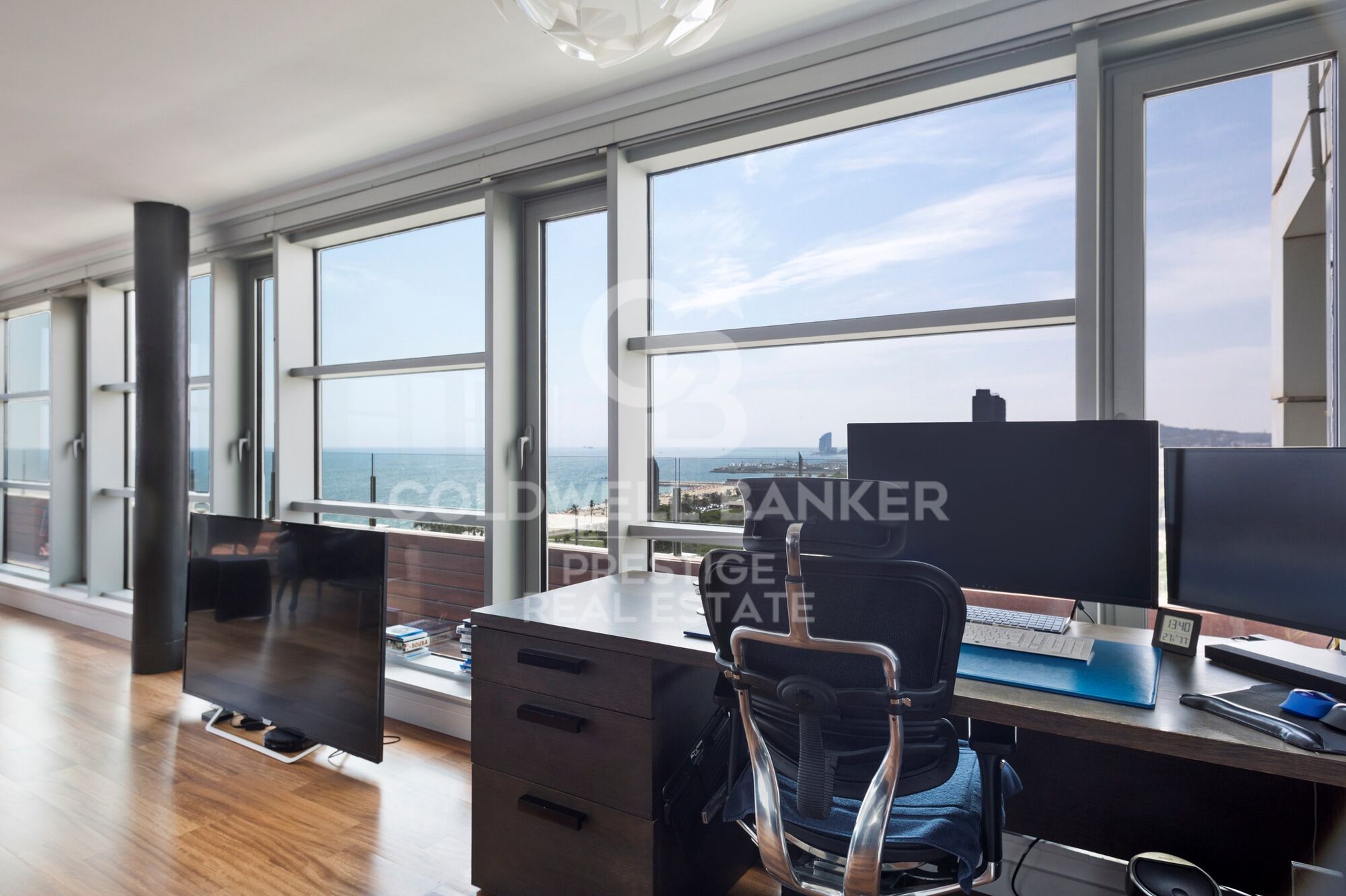 Penthouse for sale with terrace and sea views in Diagonal