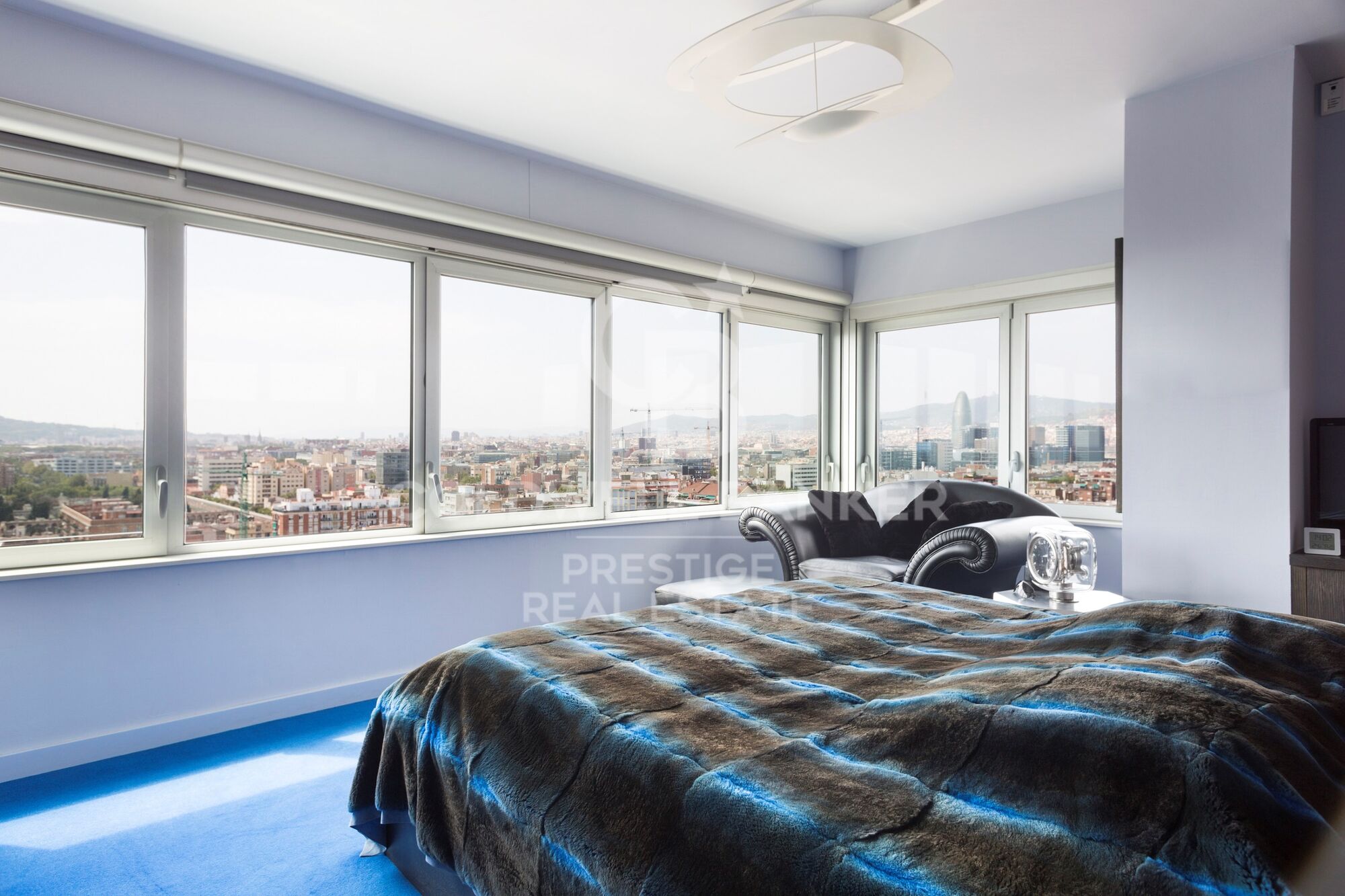 Penthouse for sale with terrace and sea views in Diagonal