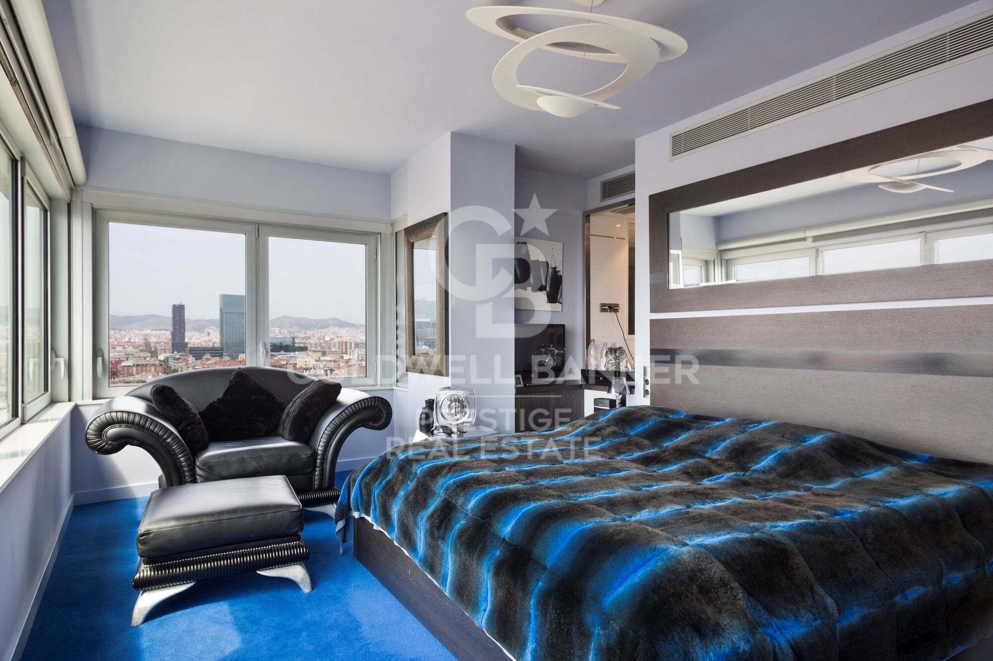 Penthouse for sale with terrace and sea views in Diagonal