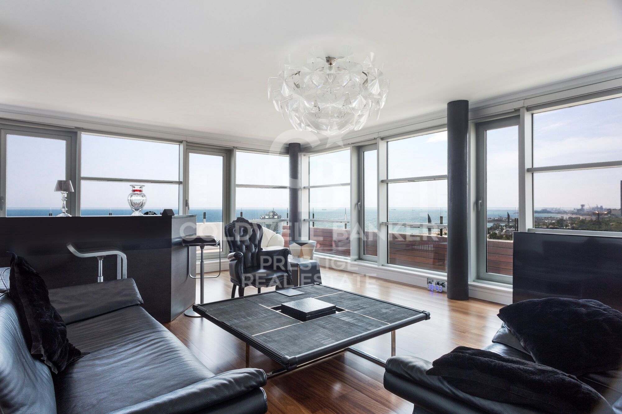 Penthouse for sale with terrace and sea views in Diagonal